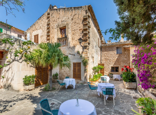 Terrace of the inner courtyard of the Hotel Can Tem